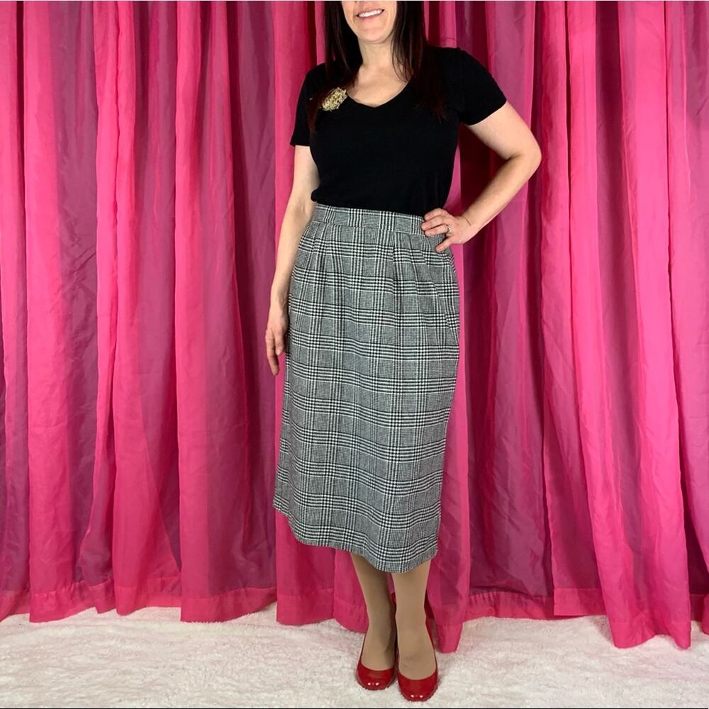 Vintage Requirements wool blend black and white check skirt,‎ size 15 or 16